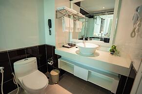 Van Phat Riverside Hotel