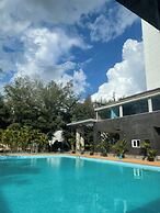 Van Phat Riverside Hotel