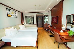 Van Phat Riverside Hotel