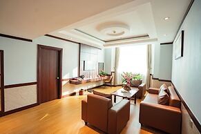 Van Phat Riverside Hotel