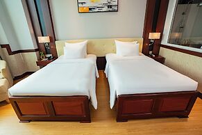 Van Phat Riverside Hotel