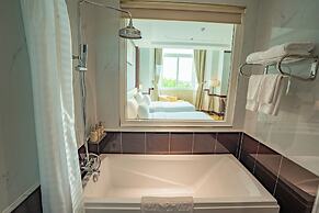 Van Phat Riverside Hotel