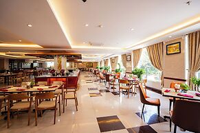 Van Phat Riverside Hotel