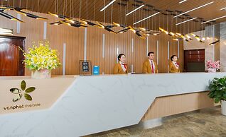 Van Phat Riverside Hotel