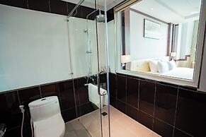 Van Phat Riverside Hotel