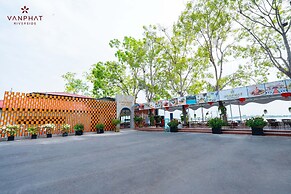 Van Phat Riverside Hotel