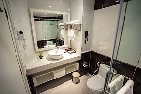 Van Phat Riverside Hotel