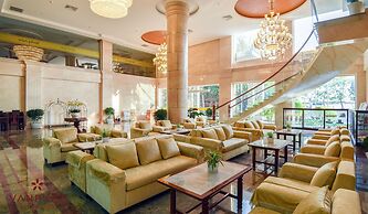 Van Phat Riverside Hotel