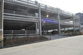 Hyunjin Tourist Hotel