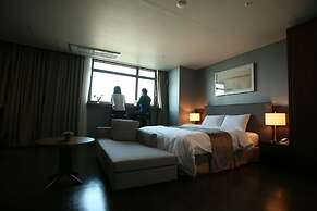 Hyunjin Tourist Hotel