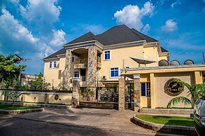Fritz Apartments and Suites