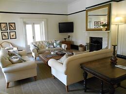 Fitzroy Inn Historic Retreat