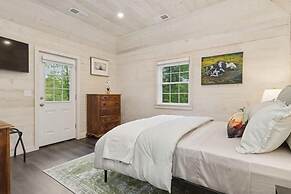 Blue Hill Lodge