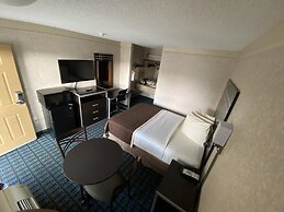 Deluxe Inn Fayetteville - I-95 Exit 49