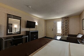 Deluxe Inn Fayetteville - I-95 Exit 49