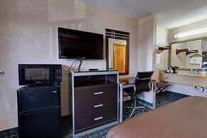 Deluxe Inn Fayetteville - I-95 Exit 49