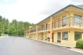 Deluxe Inn Fayetteville - I-95 Exit 49