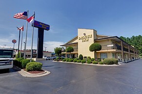 Deluxe Inn Fayetteville - I-95 Exit 49