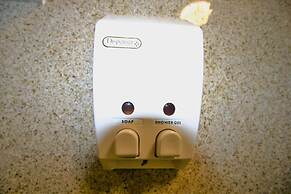 Deluxe Inn Fayetteville - I-95 Exit 49