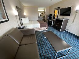 Deluxe Inn Fayetteville - I-95 Exit 49