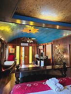 Kaengkrachan Boathouse Paradise Resort