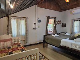 Kaengkrachan Boathouse Paradise Resort