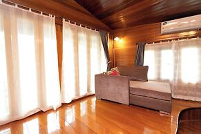 Kaengkrachan Boathouse Paradise Resort