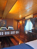 Kaengkrachan Boathouse Paradise Resort