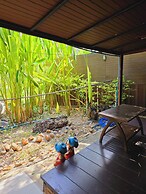 Kaengkrachan Boathouse Paradise Resort