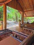 Kaengkrachan Boathouse Paradise Resort