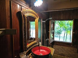 Kaengkrachan Boathouse Paradise Resort