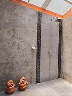 Kaengkrachan Boathouse Paradise Resort