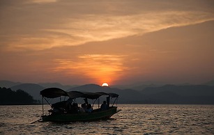 Kaengkrachan Boathouse Paradise Resort