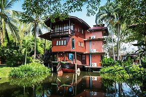 Kaengkrachan Boathouse Paradise Resort