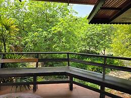 Kaengkrachan Boathouse Paradise Resort