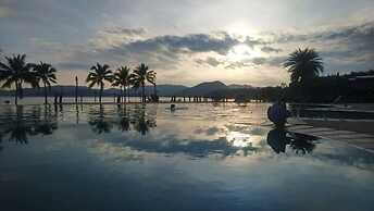 Kaengkrachan Boathouse Paradise Resort