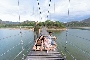 Kaengkrachan Boathouse Paradise Resort