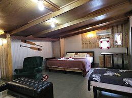 Kaengkrachan Boathouse Paradise Resort