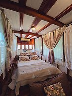 Kaengkrachan Boathouse Paradise Resort