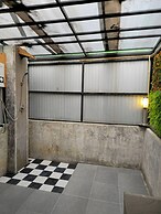 Kaengkrachan Boathouse Paradise Resort