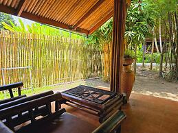 Kaengkrachan Boathouse Paradise Resort