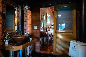 Kaengkrachan Boathouse Paradise Resort