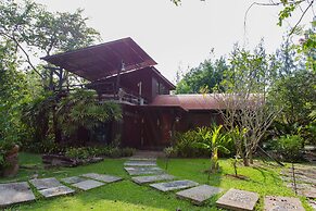Kaengkrachan Boathouse Paradise Resort