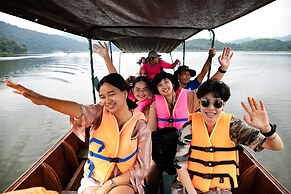 Kaengkrachan Boathouse Paradise Resort