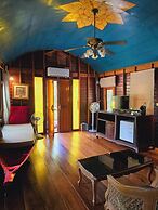 Kaengkrachan Boathouse Paradise Resort