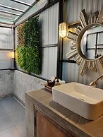 Kaengkrachan Boathouse Paradise Resort