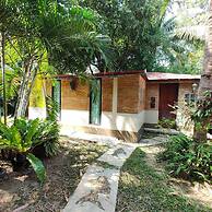 Kaengkrachan Boathouse Paradise Resort