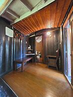 Kaengkrachan Boathouse Paradise Resort