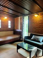 Kaengkrachan Boathouse Paradise Resort