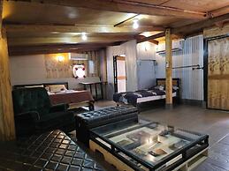 Kaengkrachan Boathouse Paradise Resort